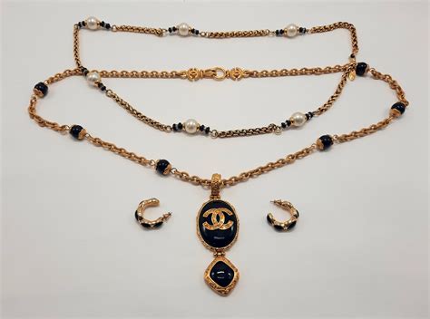 chanel necklace auction.